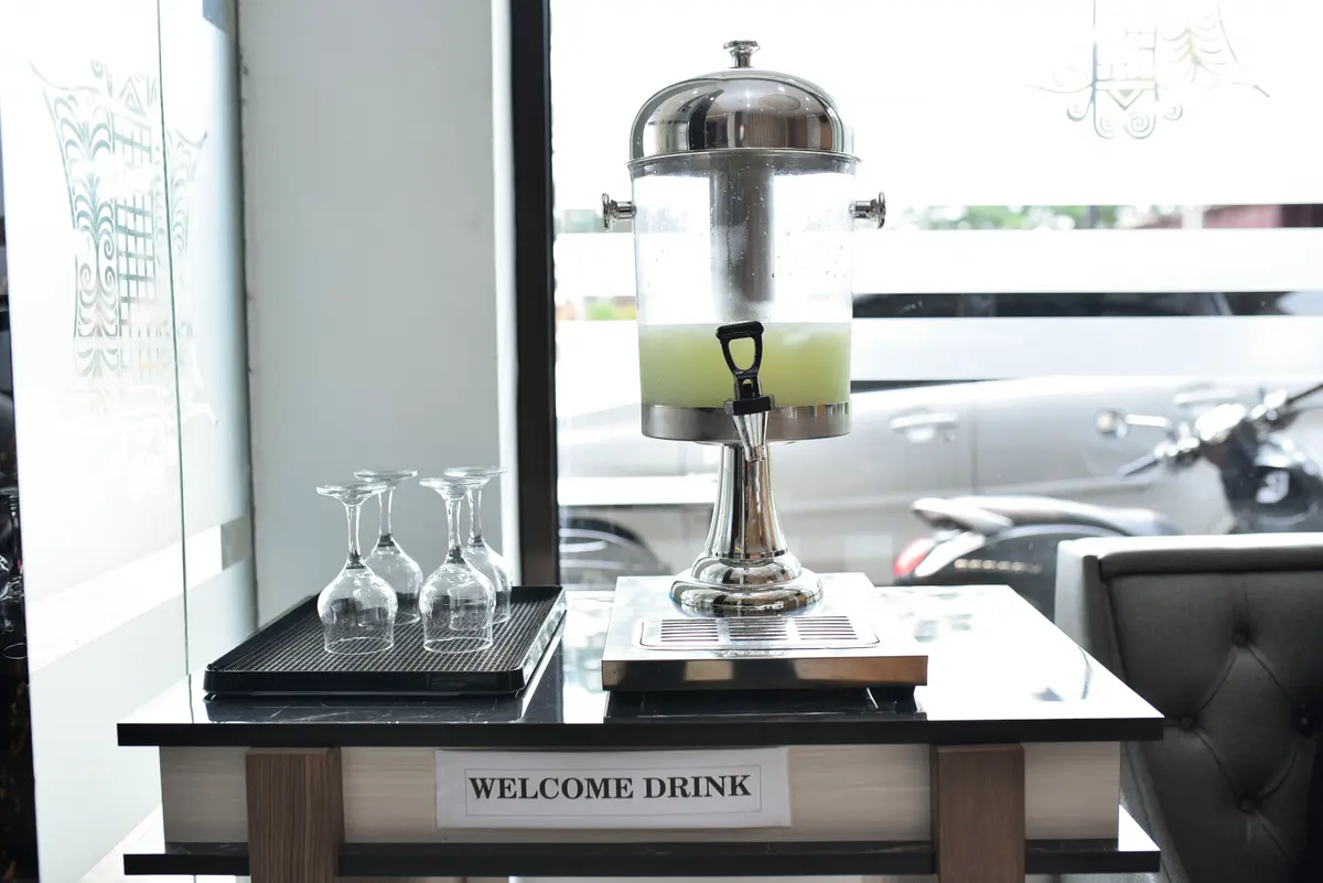 Dispenser welcome drink di lobi Hotel MK Mulia